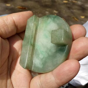 格栅堂清代薄意浅雕(风景山水)飘绿翡翠腰带扣