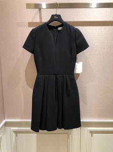 tb8885355063dior/迪奥 20夏新款v领收腰露背大裙摆百褶连衣裙小