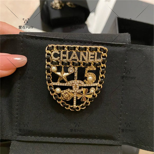 chanel/香奈儿2020新款镶钻5号四叶草山茶花珍珠徽章胸针