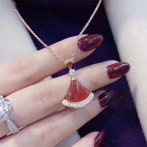 bvlgari/宝格丽 diva小裙子项链 18k玫瑰金红玉髓扇形镶钻锁骨链