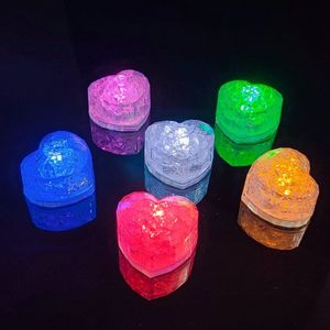 遇水发光冰块防水刺身灯闪光七彩变色LED玩具入水即亮电子冰块