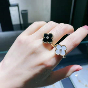 代购vca 梵克雅宝四叶草戒指 18k黄金 镶钻 红玉髓黑玛瑙 指环女