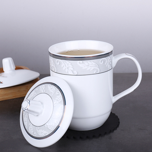 白色骨瓷茶杯带盖