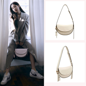 女神降临文佳煐林周京同款半月形2021新款纯色软皮单肩斜挎马鞍包