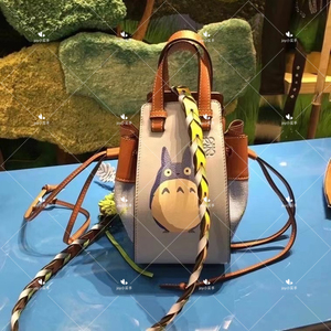 loewe/罗意威 21早春龙猫合作款 亚麻拼皮hammock mini抽绳吊床包