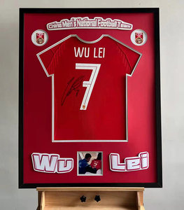 武磊 中国国家男子足球队  亲笔签名球衣 一瞬签名 含证书