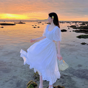 白色仙女连衣裙春夏2022新款韩版露腰u领中长款过膝仙气度假裙子