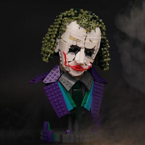 小红砖moc积木适用乐高蝙蝠侠小丑希斯莱杰半身头像半身像胸像