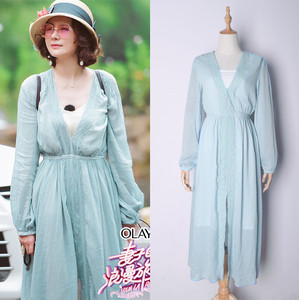 2020秋装新款妻子的浪漫旅行程莉莎同款宽松v领收腰雪纺连衣裙女