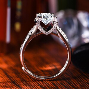 董先生珠宝店莫桑钻戒指925银d色1克拉莫桑石戒指牛头开口可调节