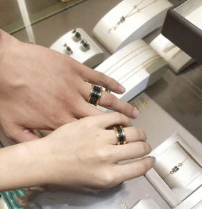 bvlgari/宝格丽戒指 18k玫瑰金黑白陶瓷对戒双环四环男女情侣款