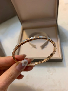 bvlgari/宝格丽手镯 18k玫瑰金 serpenti蛇骨白贝母镶钻女士手环
