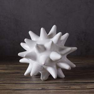 北欧意式风d刺球海胆爆炸球板型摆瓷陶件家居样造房软装饰品