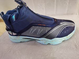 变色龙五代羽毛球鞋缓震碳板四个雷科技配置