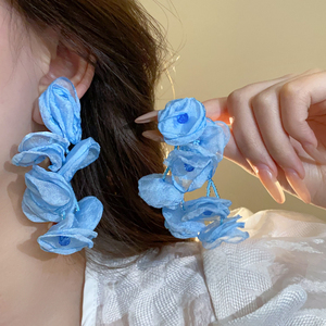 蓝色布艺夸张花朵耳饰适合春天的耳环2024新款爆款小众设计感耳钉