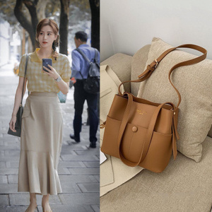 流金岁月蒋南孙刘诗诗同款包包水桶包韩版复古大容量斜挎单肩包女