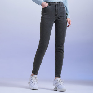 以纯今年流行显瘦直筒牛仔裤女2021年新款长裤女ins潮秋冬款高腰