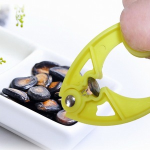 瓜子剥壳器西瓜子夹葵花籽开心果去壳器瓜子钳2个剥开嗑瓜子神器