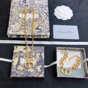 法国代购迪奥21新款女士cd经典字母珍珠项链树脂珠吊饰吊坠锁骨链