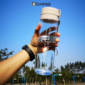 800毫升大容量运动水杯男带刻度塑料杯子女学生健身太空杯600