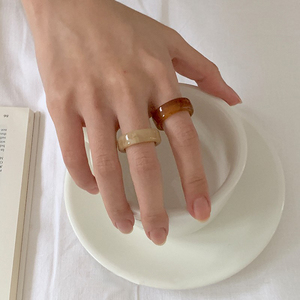 树脂琥珀戒指女ins冷淡风韩版小众设计感时尚百搭复古素圈食指戒