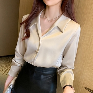 香槟色长袖衬衫女2020秋季新款职业上衣绸缎光滑复古别致翻领寸衣