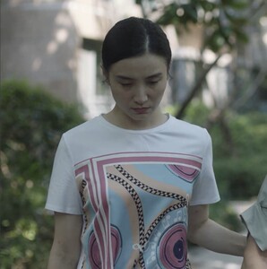 小舍得宋佳俪同款衣服白色印花拼接围巾短袖t恤女夏2021年新款