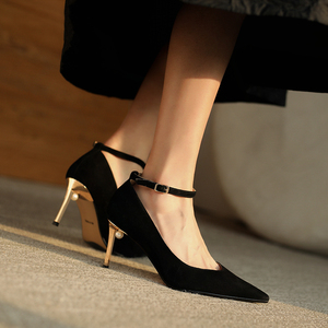 2020年冬季新品浅口细跟单鞋黑色尖头一字式扣带秋冬真皮高跟鞋女