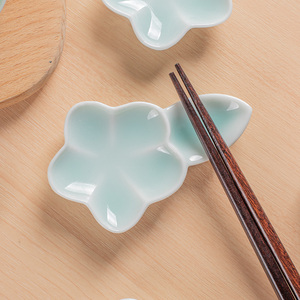 陶瓷筷子架托家用2024新款中式创意梅花筷托筷枕酒店摆台青瓷餐具