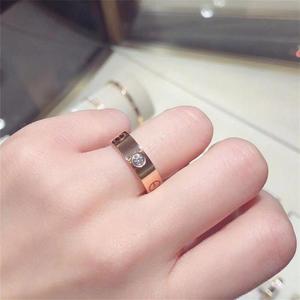 卡地亚玫瑰金带钻戒指