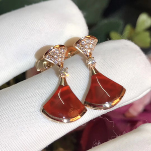 宝格丽红裙子耳环