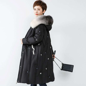 声雨竹2019冬装新款女水云间大毛领中长款连帽绣花加厚羽绒服