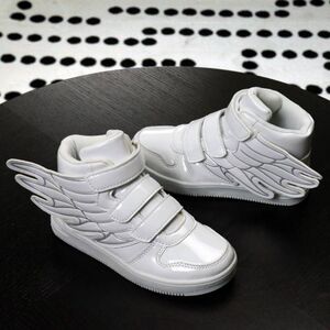 带翅膀的鞋女高帮