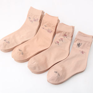 妈妈穿肉色袜子