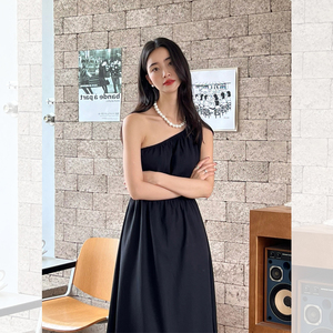 黑色斜肩雪纺连衣裙女夏高级设计感小众法式赫本风小个子小黑裙子