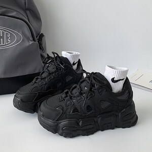 黑色老爹鞋女款夏季全黑运动鞋黑武士厚底高级感纯黑甜酷小黑鞋子