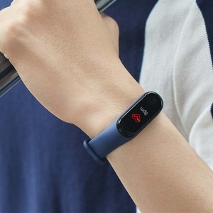 智能手环蓝牙连接多功能高清彩屏带睡眠显示闹钟运动计步男女通用