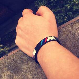 欧美潮牌宽版个性运动男女硅胶手环学生滑板街舞篮球橡胶情侣腕带