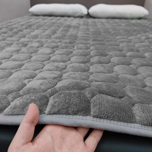 床垫学生宿舍单人法兰绒上下铺软垫加厚珊瑚绒家用可折叠水洗防滑
