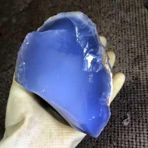 土耳其蓝玉髓原石天然蓝色水晶玉石吊坠把件观赏石带皮俏雕原石料