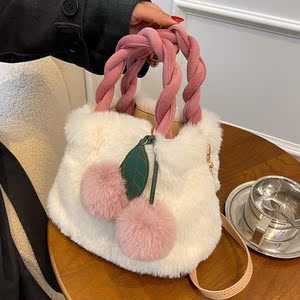 可爱的包包学生党女生送闺蜜毛茸茸斜挎包时尚小众秋冬百搭手提包