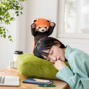 小熊猫午睡枕浣熊靠垫抱枕可爱卡通毛绒公仔被熊猫威胁的创意玩偶