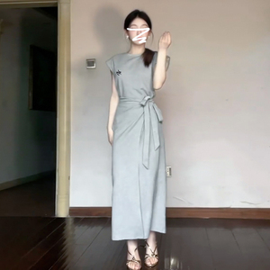 法式绑带收腰灰色短袖连衣裙子女夏季2024新款设计感小众气质长裙