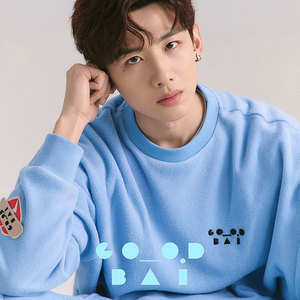 白敬亭蓝色卫衣