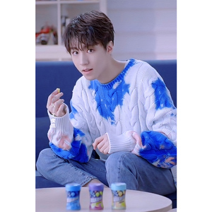 王俊凯张云雷同款渐变色毛衣宽松软奶蓝色套头针织衫男女春秋冬