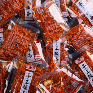 赛1小辣条网红辣丝小零食小袋装怀旧儿时休闲小吃麻辣棒湖南特产