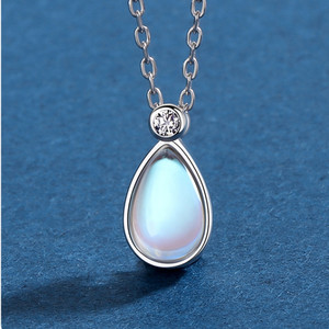 2021年新款女莫桑钻项链月光石轻奢小众ins纯银锁骨颈链简约吊坠