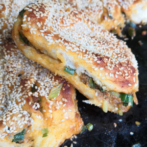 湖北仙桃土特产邱记鲜肉锅盔现做猪油锅块特色小吃