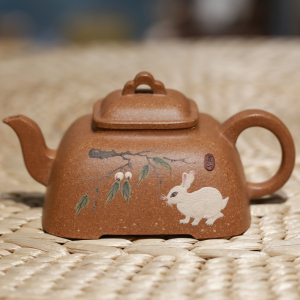宜兴纯全手工方器李梦恬四方孤菱棱紫砂壶原矿黄段泥泥绘兔子萝卜