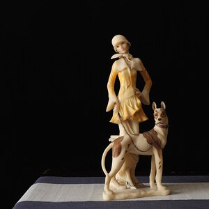 辉炎古居老树脂人物像塑像美女遛狗欧式摆件古玩古董收藏老物件